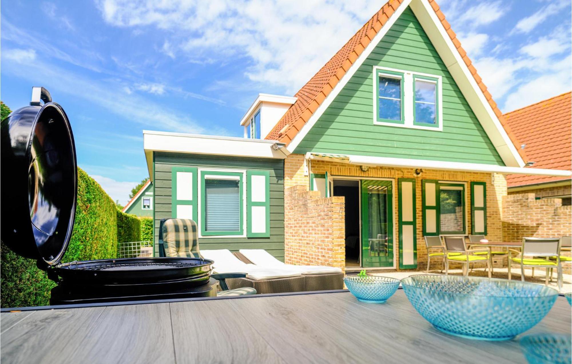4 Bedroom Cozy Home In Zonnemaire Exterior photo